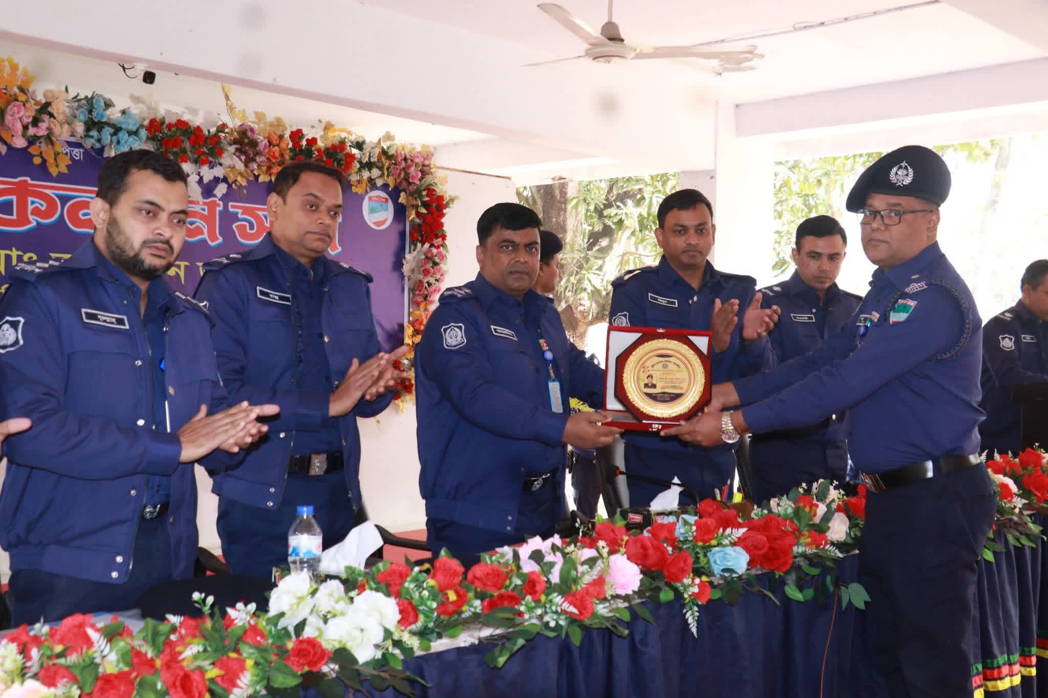 সাতক্ষীরা জেলা পুলিশের আটটি থানার মধ্যে তিনি শ্রেষ্ঠ অফিসার ইনচার্জ হিসেবে নির্বাচিত