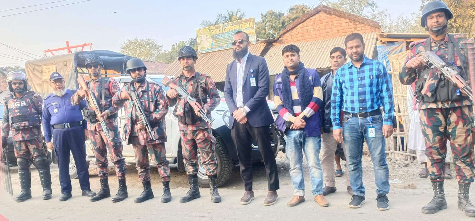 আলমডাঙ্গায় ভ্রাম্যমাণ আদালতের অভিযান: হেলমেটবিহীন যাত্রী ও রাস্তার উপর মোটরসাইকেল পার্কিং করার অপরাধে জরিমানা