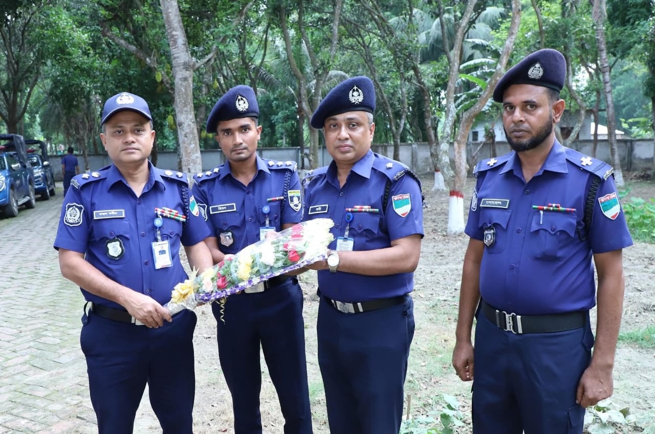 হাট‌বোয়া‌লিয়া পু‌লিশ ক্যাম্প পরিদর্শনকা‌লে এস‌পি- মাদক ও অপরাধ দমনে কঠোর নির্দেশনা