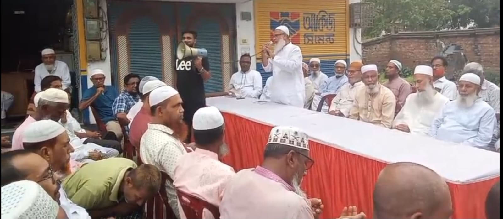 আসন্ন আলমডাঙ্গা পৌরসভা নির্বাচনে মেয়র প্রার্থী হিসেবে সাবেক ব্যাংকার সিরাজুল ইসলামকে  গ্রামবাসীর সমর্থন