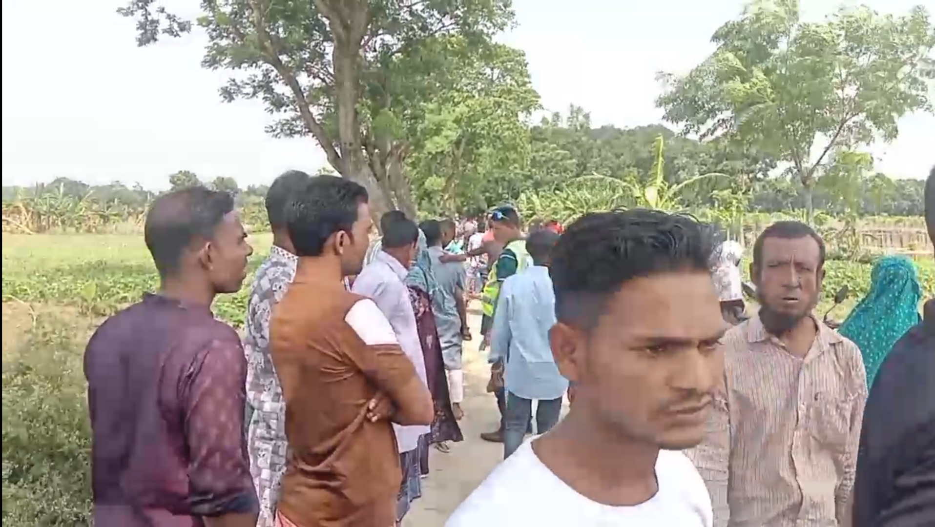 চুয়াডাঙ্গার আলমডাঙ্গায় ঈদের সকালে রাজমিস্ত্রির ঝুলন্ত মরদেহ উদ্ধার, প‌রিবা‌রের অ‌ভি‌যোগ হত্যা