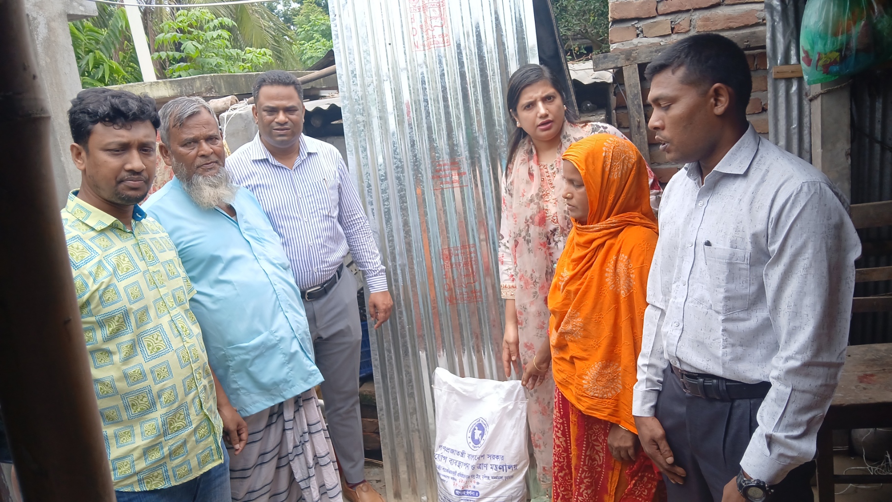 আলমডাঙ্গার আসাননগরে ব্রেন স্ট্রোকে আক্রান্ত শহিদুল ইসলামের পাশে  উপজেলা প্রশাসন