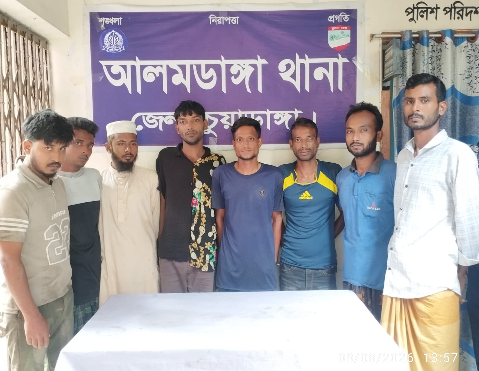 আলমডাঙ্গায় পু‌লি‌শের পৃথক পৃথক অভিযানে বিভিন্ন মামলায় ৮ আসামি গ্রেফতার