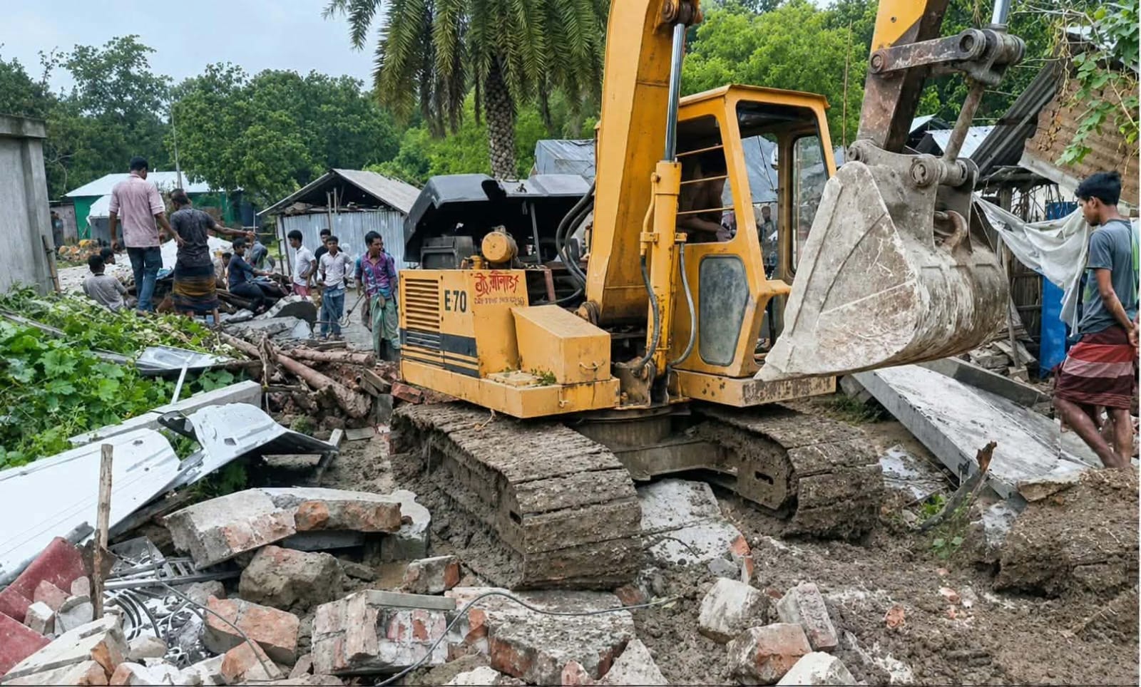 আলমডাঙ্গায়  প্রবাসীর বসতবাড়ি গুঁড়িয়ে দেওয়ার ঘটনায় স্বপ্রণোদিত হয়ে মামলা গ্রহণ করেছেন দ্রুত বিচার আদালত