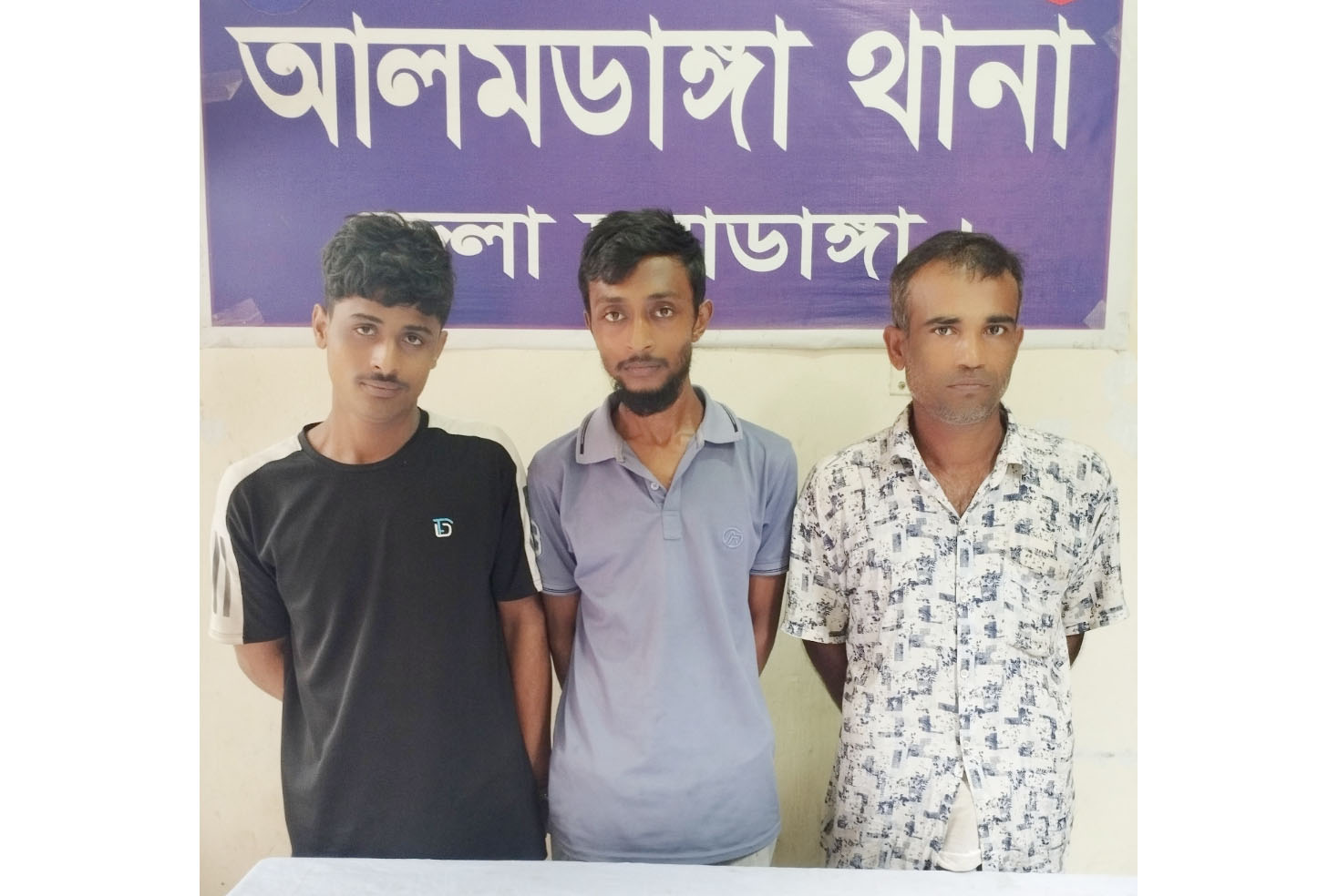 আলমডাঙ্গা থানা পুলিশের অভিযানে চালিয়ে মাদকসহ মাদক মামলার ৩ আসামী গ্রেফতার