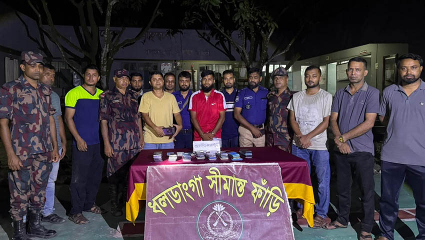 মুরগির খোঁয়াড়ে চোরাই মোবাইলের ‘আখড়া’, ১৩ লাখ টাকার ৫৫টি ফোন জব্দ, গ্রেফতার ১
