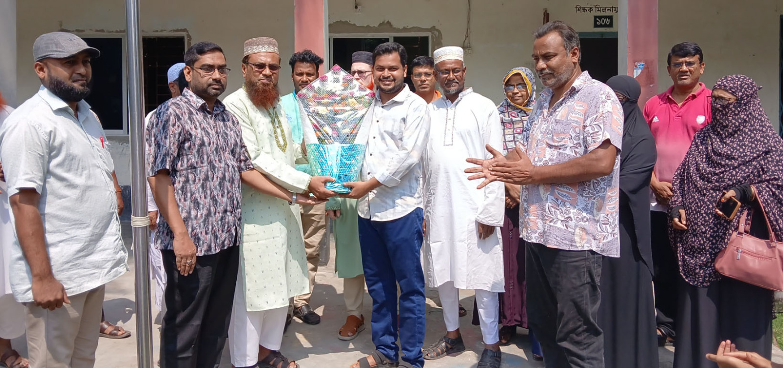 সহকারী জজ হিসেবে সুপারিশপ্রাপ্ত হওয়ায় আলমডাঙ্গা পাইলট সরকারি উচ্চবিদ্যালয়ের সাবেক শিক্ষার্থী আনারুল ইসলামকে সংবর্ধনা