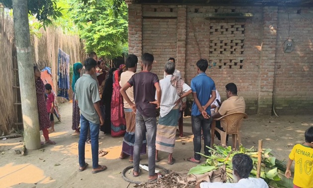 ঝিনাইদহের শৈলকুপায় কৃষকের বাড়িতে দুর্ধর্ষ ডাকাতি, নগদ অর্থ ও ইজিবাইক লুট