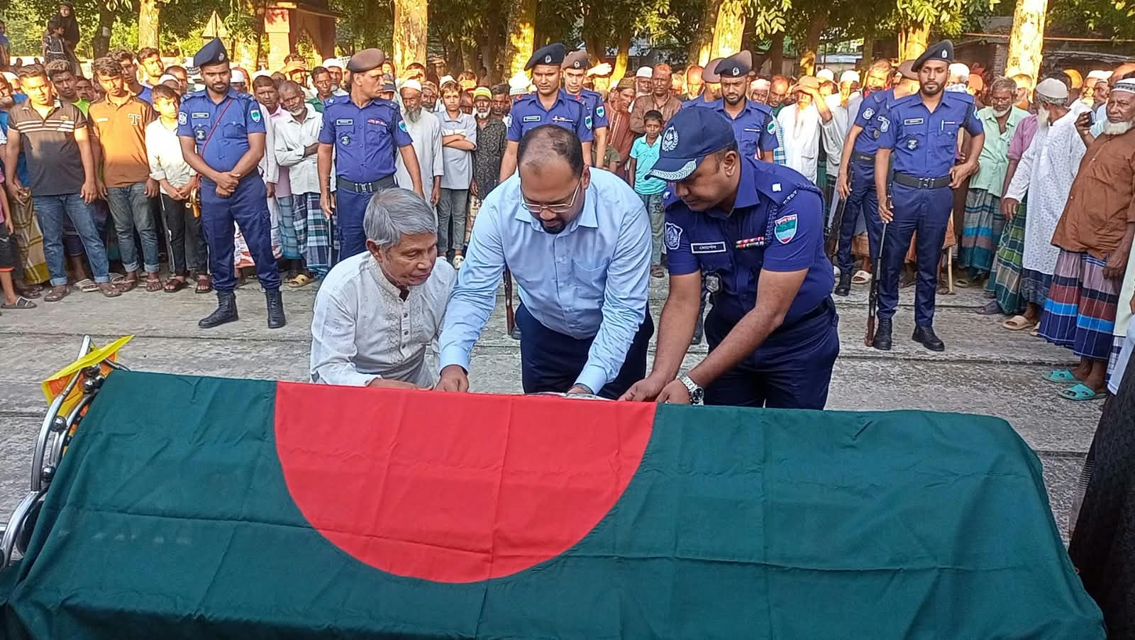 রাষ্ট্রীয় মর্যাদায় বীর মুক্তিযোদ্ধা নজরুল ইসলামকে শেষ বিদায় জানালো গাংনী