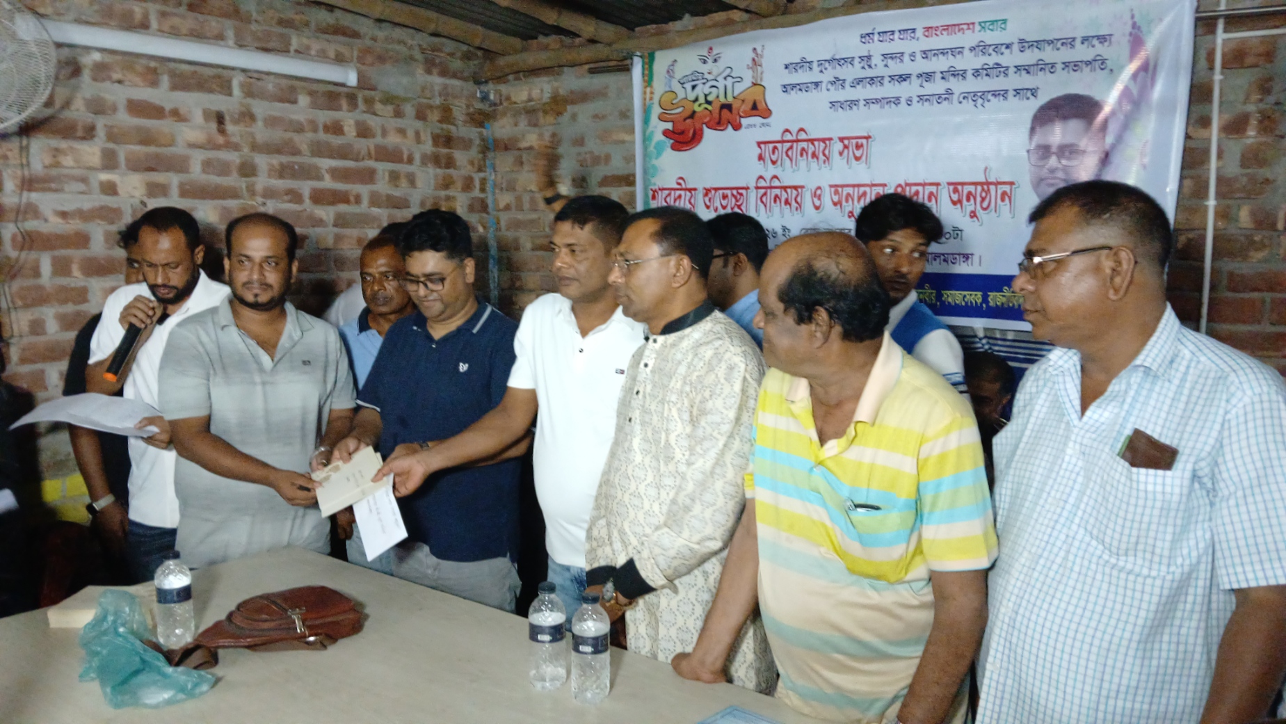 আলমডাঙ্গায় মেয়র প্রার্থী হাসিবুল হক লিপুর শারদীয় শুভেচ্ছা বিনিময় ও মন্দিরে অনুদান প্রদান