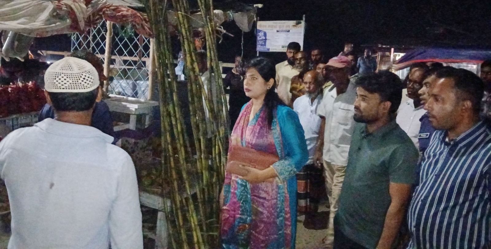 আলমডাঙ্গায় ফুটপাত ও ব্রিজ দখলমুক্ত করতে অভিযান; আনন্দধামের ঝুঁকিপূর্ণ দোকান সরানোর নির্দেশ