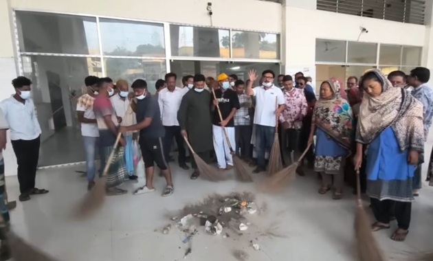 মেহেরপুর ২৫০ শয্যা জেনারেল হাসপাতালে বিএনপির পরিচ্ছন্নতা অভিযান
