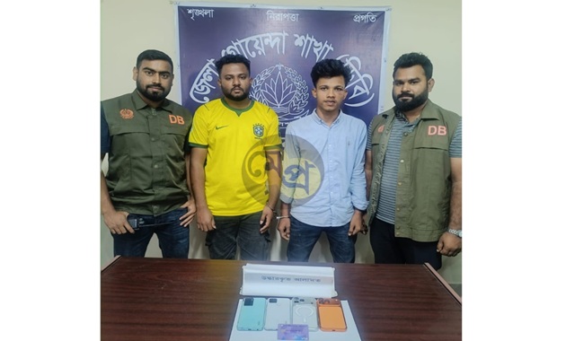মেহেরপুরে খেলনা পিস্তল দেখিয়ে হুমকি, অনলাইন জুয়া পরিচালনার অভিযোগে আটক ২ যুবক