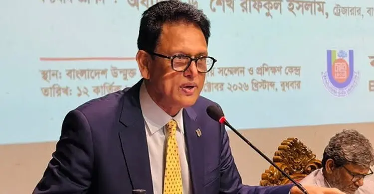 'তড়িঘড়ি করে বই ছাপাবেন না, ধরা খাবেন'