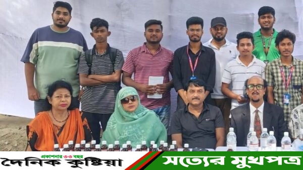 কুষ্টিয়ায় ডেঙ্গু প্রতিরোধে সচেতনতামূলক লিফলেট ও বিনামূল্যে ওষুধ বিতরণ